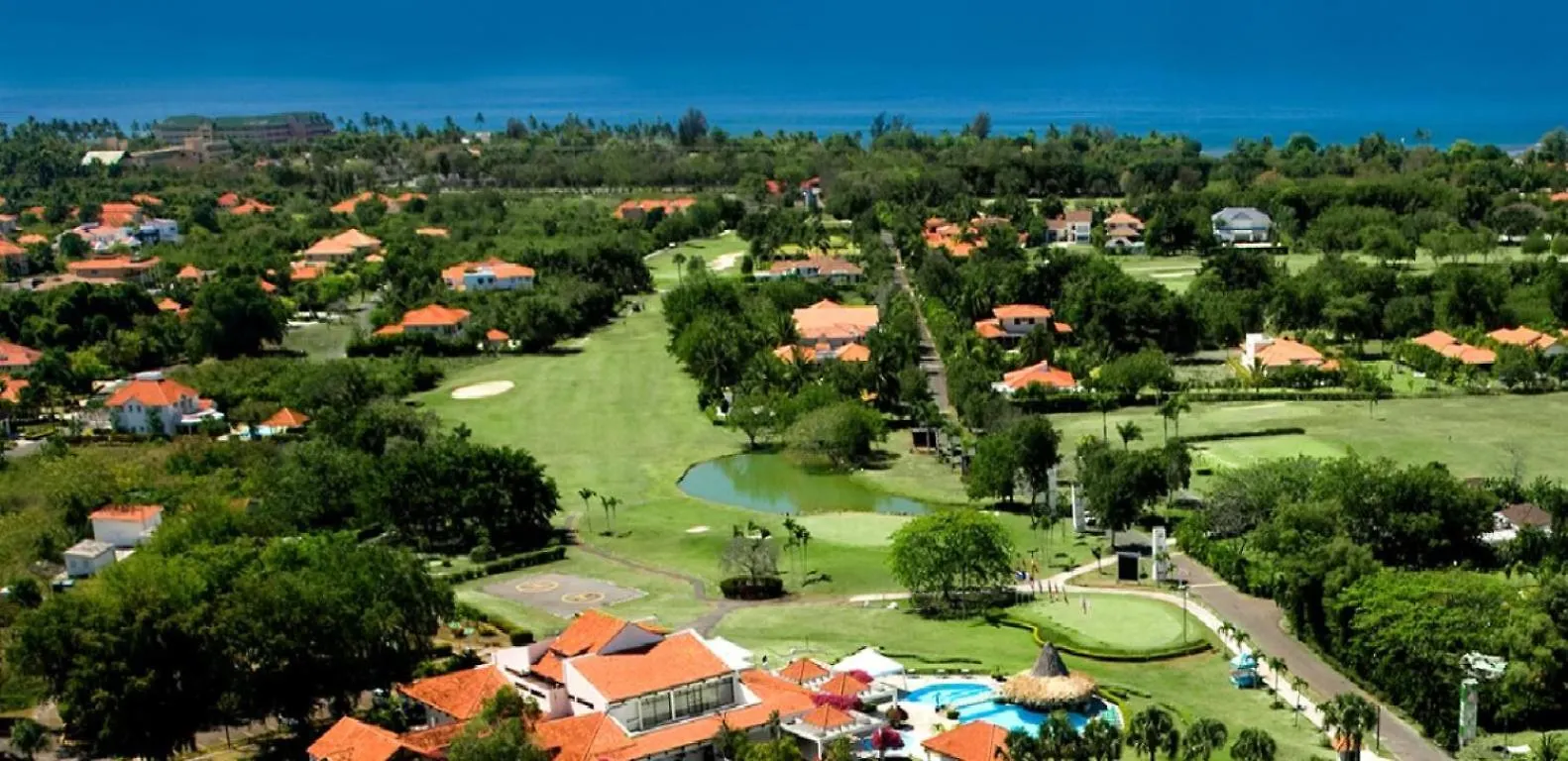 New! Comfy Spacious Villa W- Pool, Jacuzzi, Bbq Juan Dolio