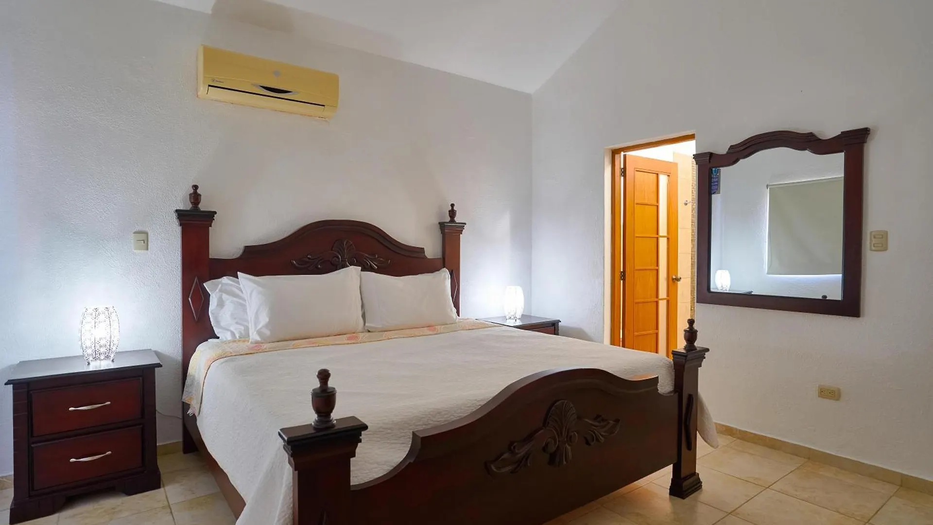 New! Comfy Spacious Villa W- Pool, Jacuzzi, Bbq Juan Dolio