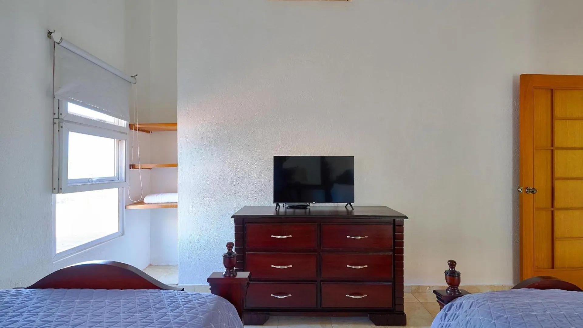 New! Comfy Spacious Villa W- Pool, Jacuzzi, Bbq Juan Dolio