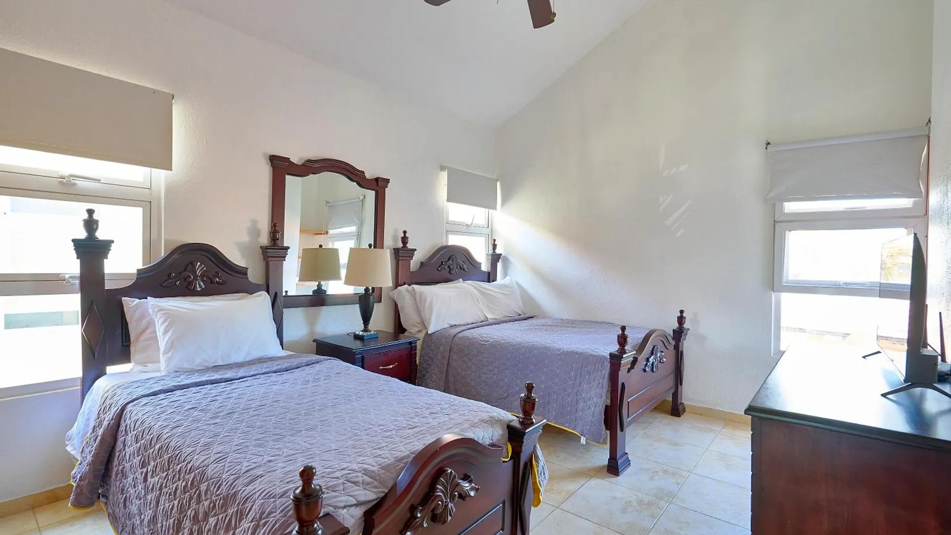 New! Comfy Spacious Villa W- Pool, Jacuzzi, Bbq Juan Dolio