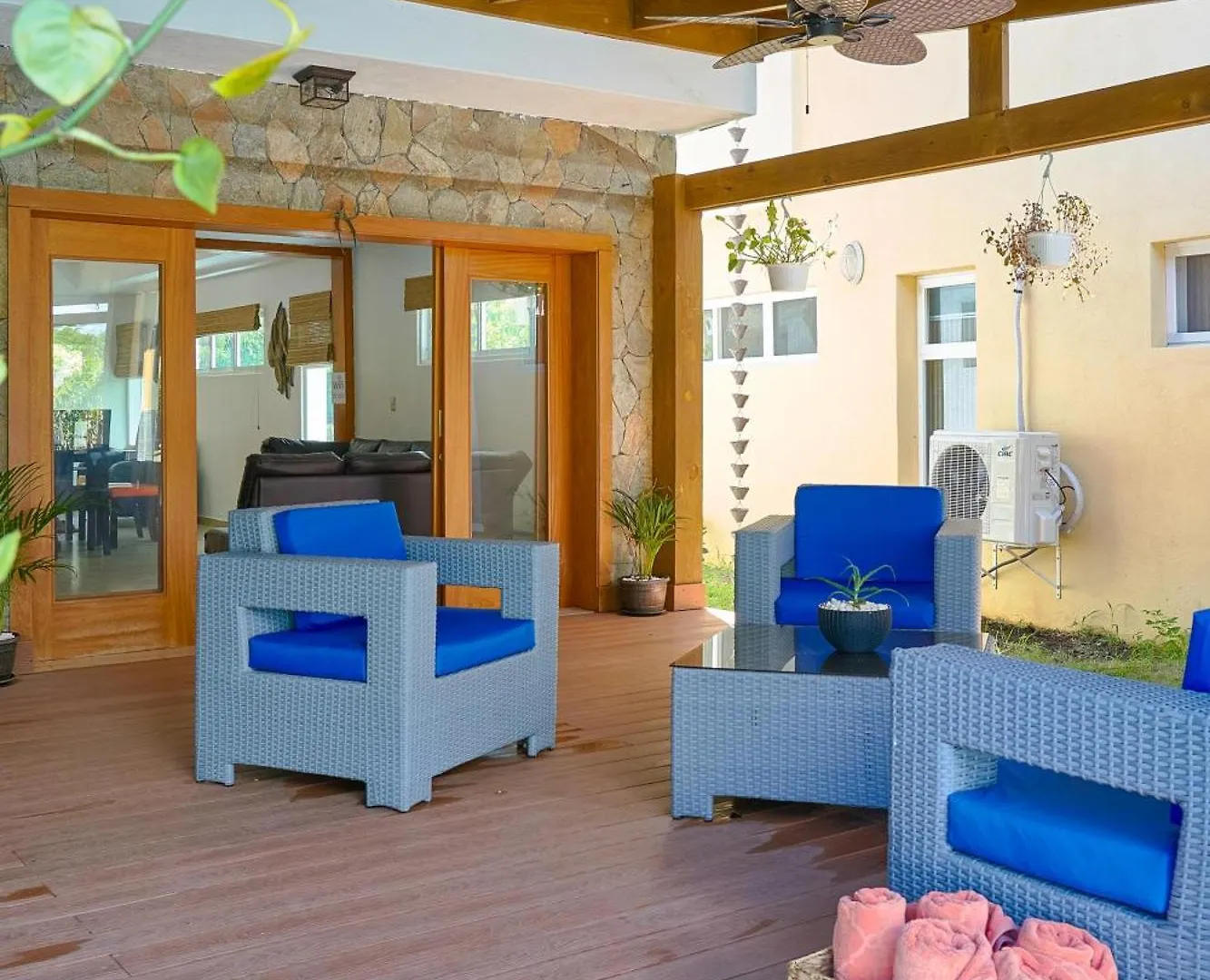 New! Comfy Spacious Villa W- Pool, Jacuzzi, Bbq Juan Dolio