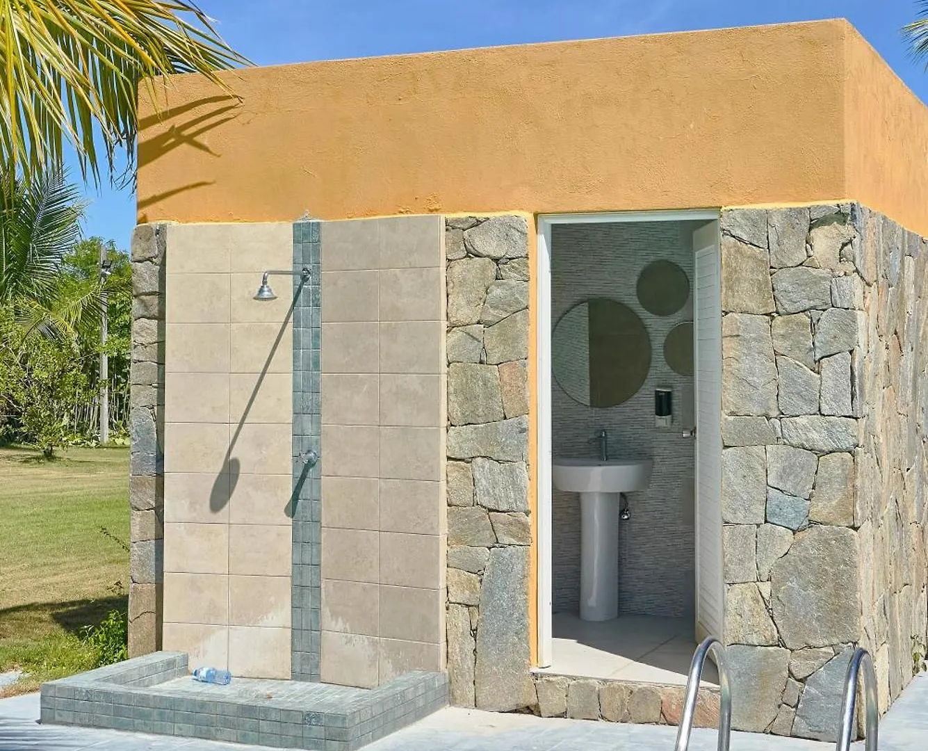 New! Comfy Spacious Villa W- Pool, Jacuzzi, Bbq Juan Dolio