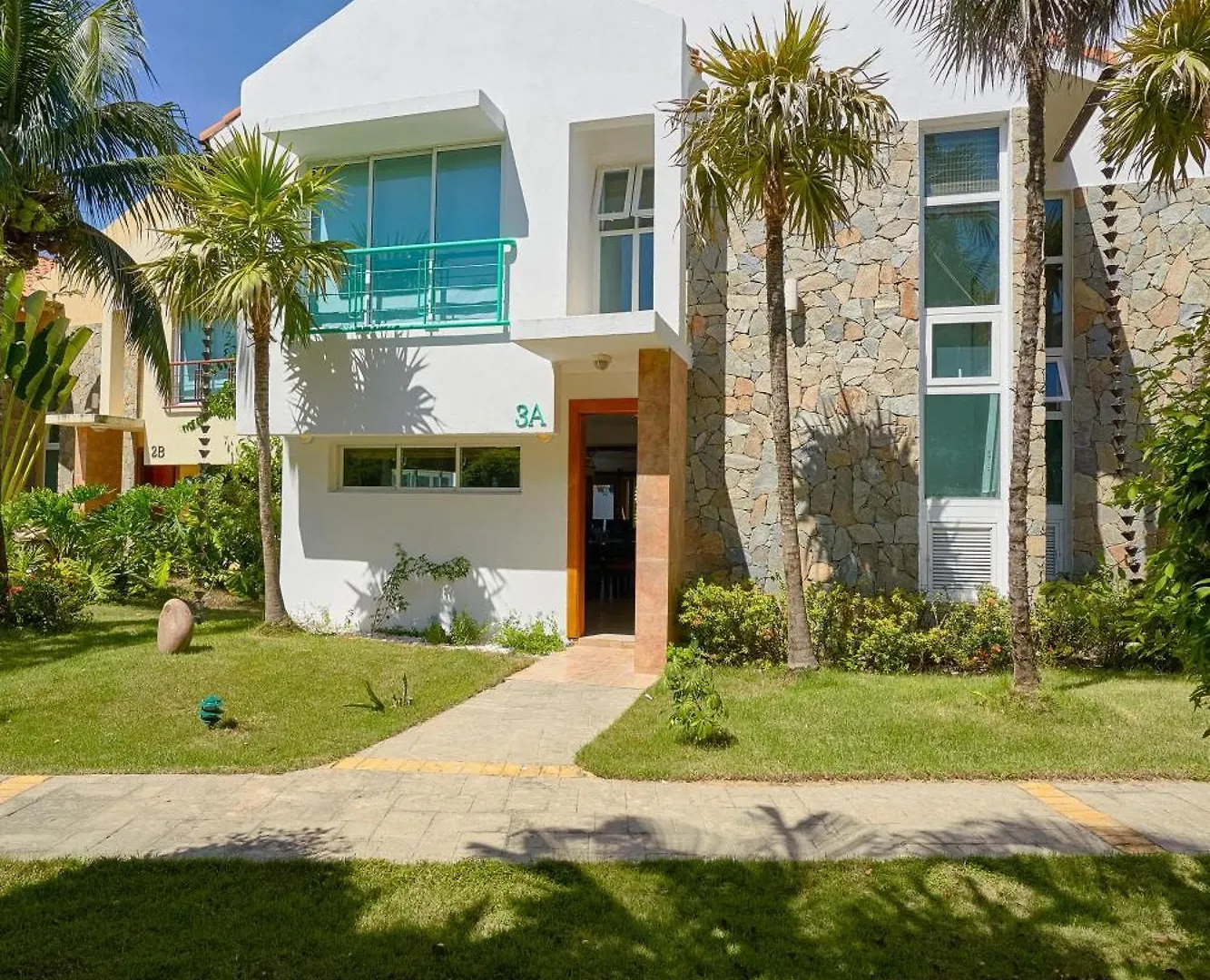 New! Comfy Spacious Villa W- Pool, Jacuzzi, Bbq Juan Dolio